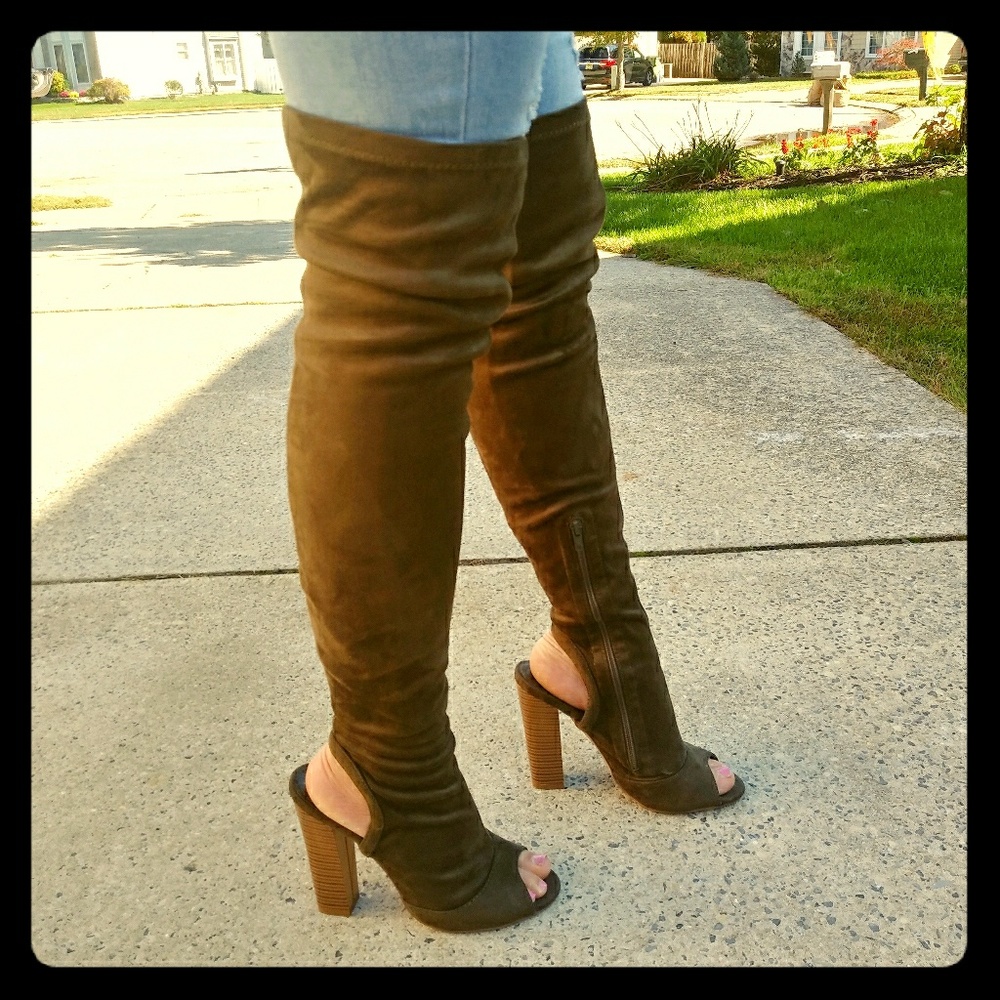 NWOT Over The Knee Shoe Republic LA Heels